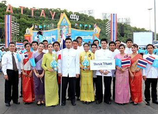 Thanathorn Phongsri (left), Human Resources manager of the Dusit Thani Pattaya together with the hotel staff took part in the parade along Beach Road ending at the Bali Hai pier where the city had arranged colorful celebrations in honor of her Majesty the Queen’s 79th birthday on August 12.